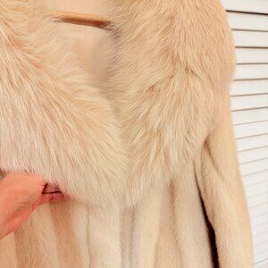 Vintage Cream Mink Fur Coat with Fox Collar – Classic Glamour